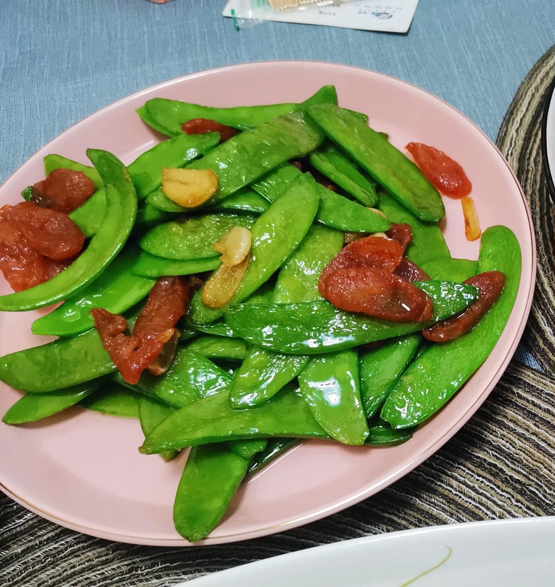 腊肠炒荷兰豆