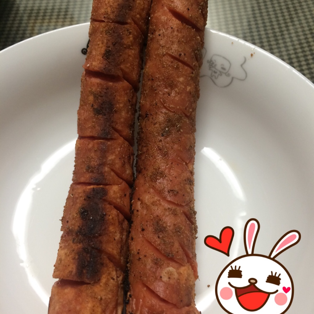 快手菜 烤火腿肠 minolu做的烤火腿肠 赞 火腿肠,食用油,孜然,辣椒面