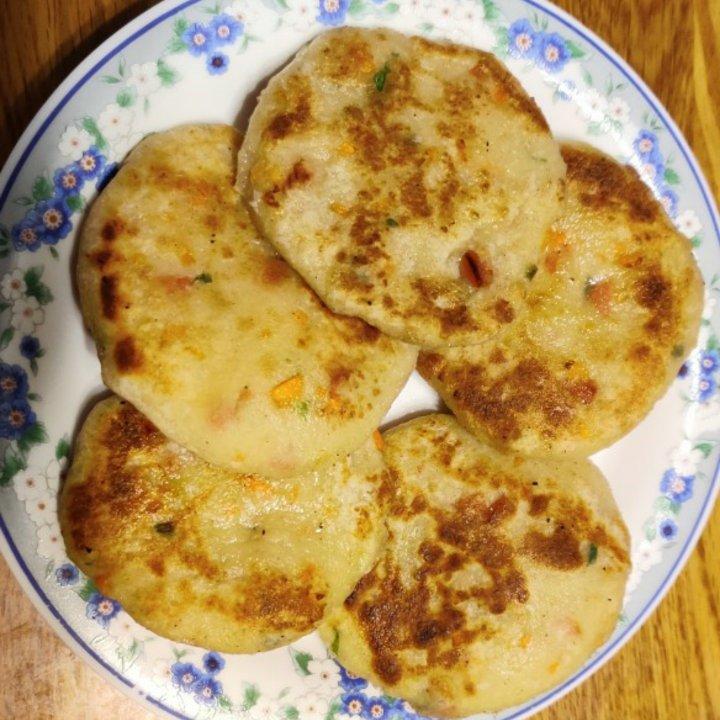 土豆饼生胚制作分享，不粘手易成型，做好放冰箱冷冻，随吃随取……