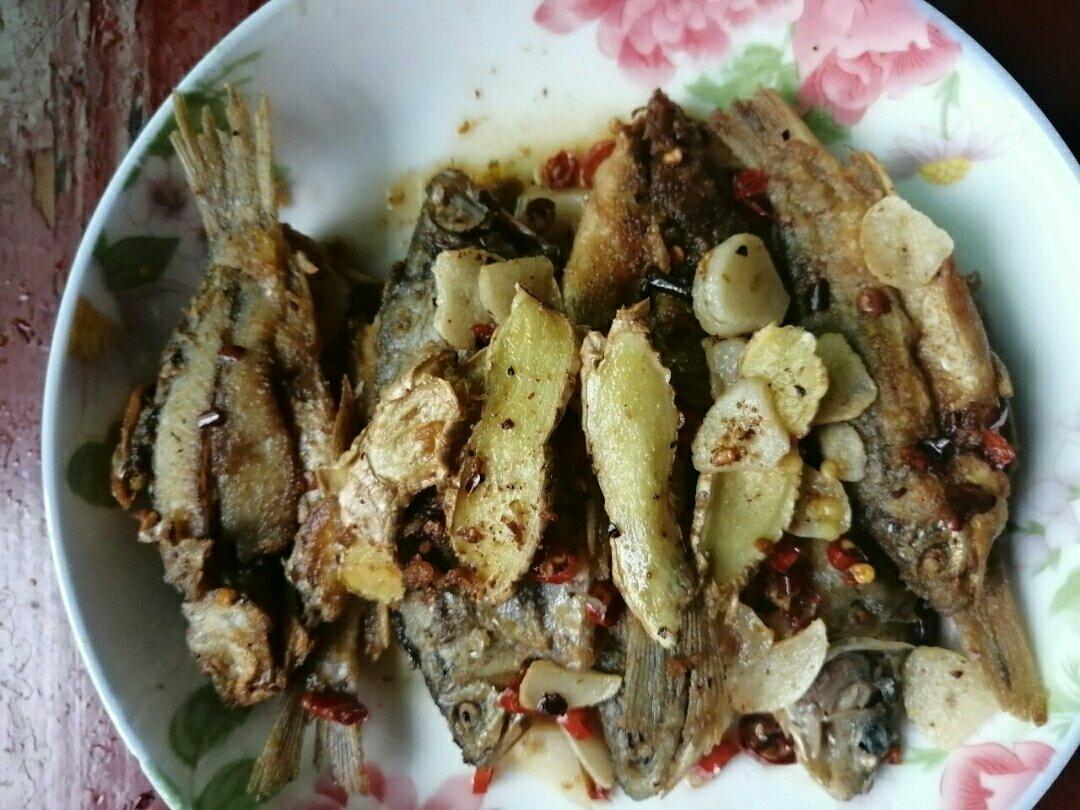 干煎鱼煎马口鱼黄鲫鱼毛扣鱼做法