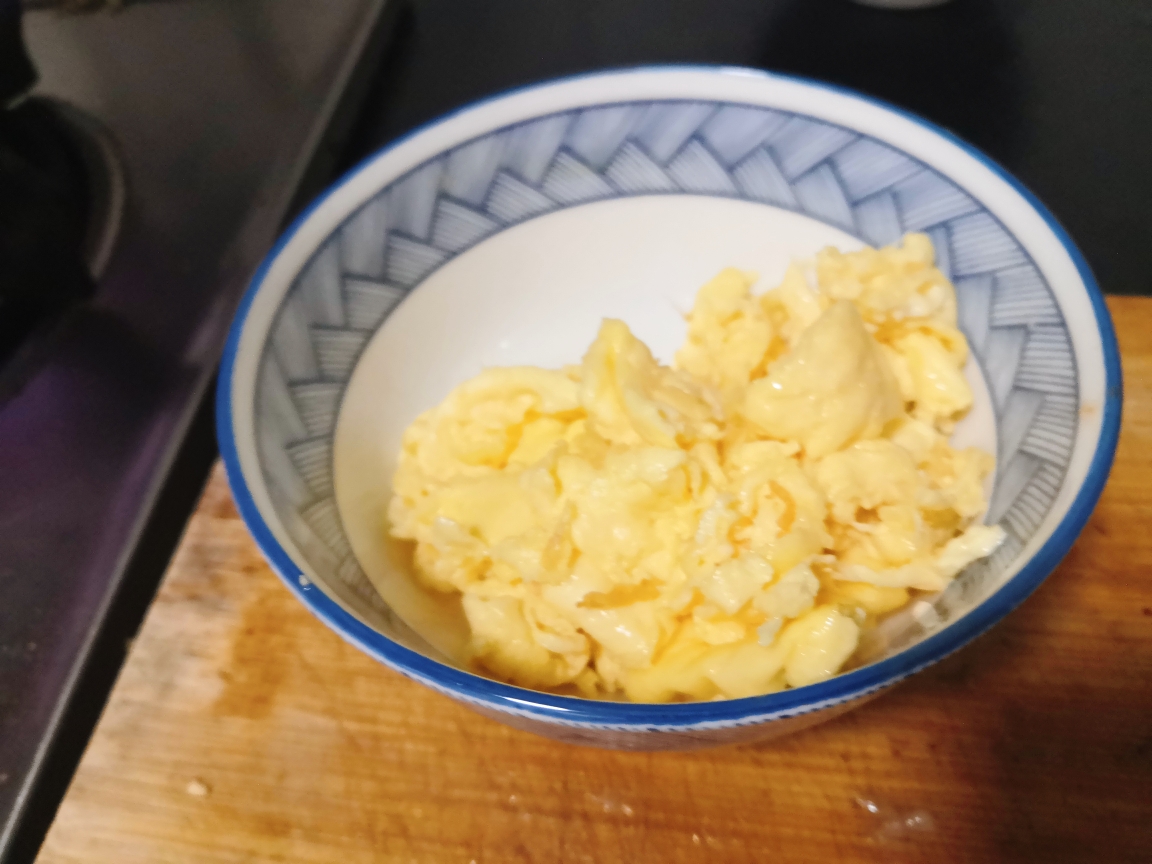 芦笋炒蛋，清脆爽口的做法的做法 步骤3