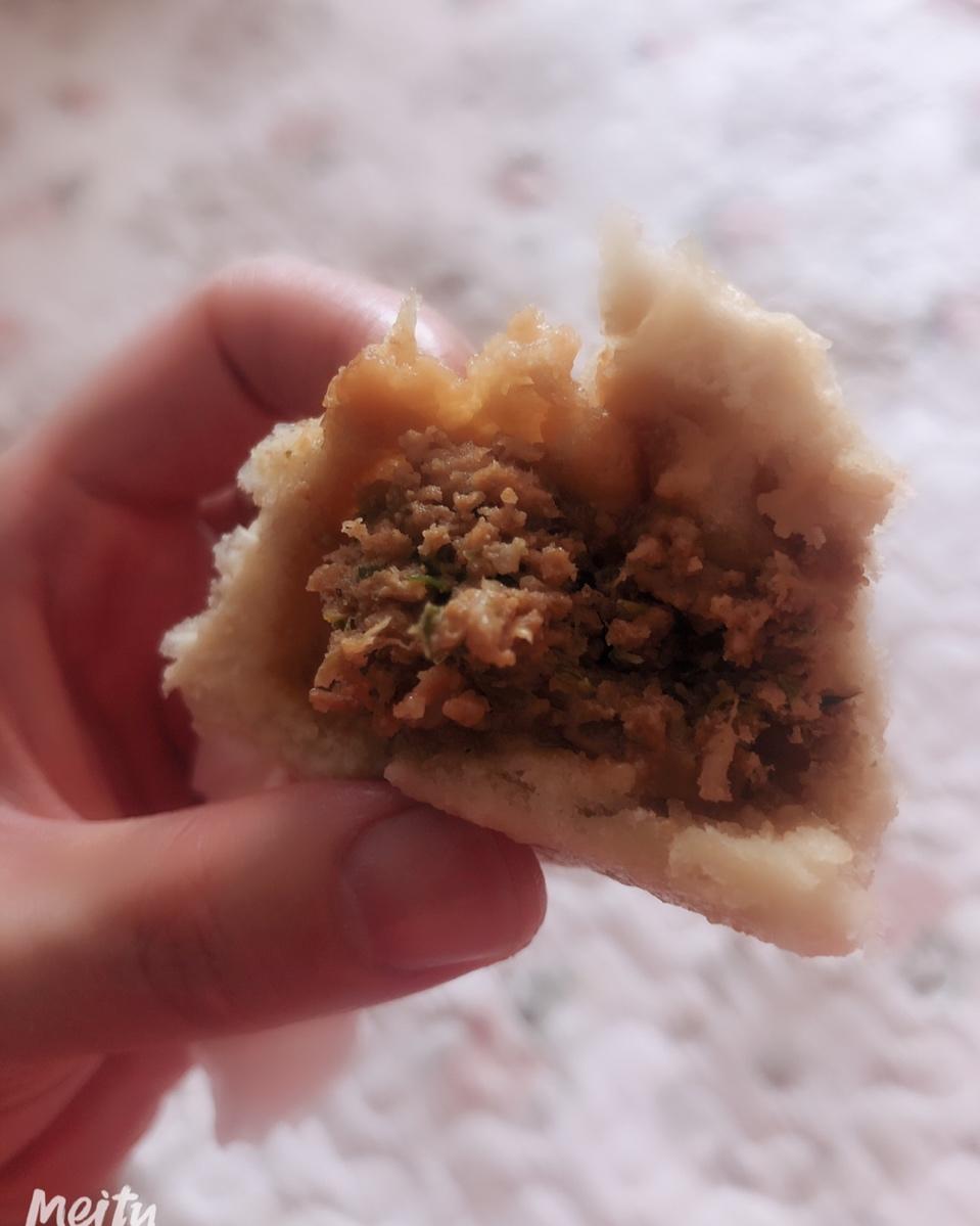 松软多汁的肉包子