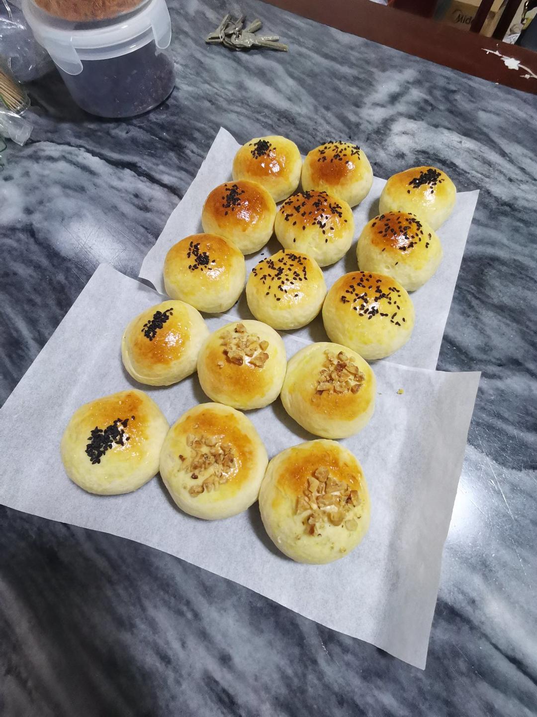 像棉花般柔软的炼乳小餐包，新手一次成功