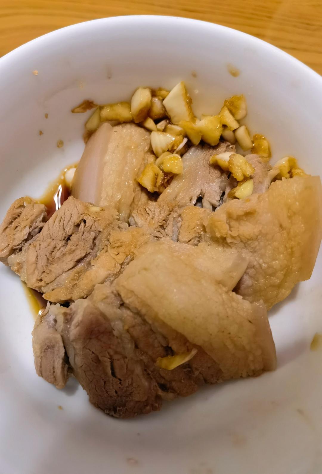 有时候，真的忍不住，搞一盘蒜泥白肉