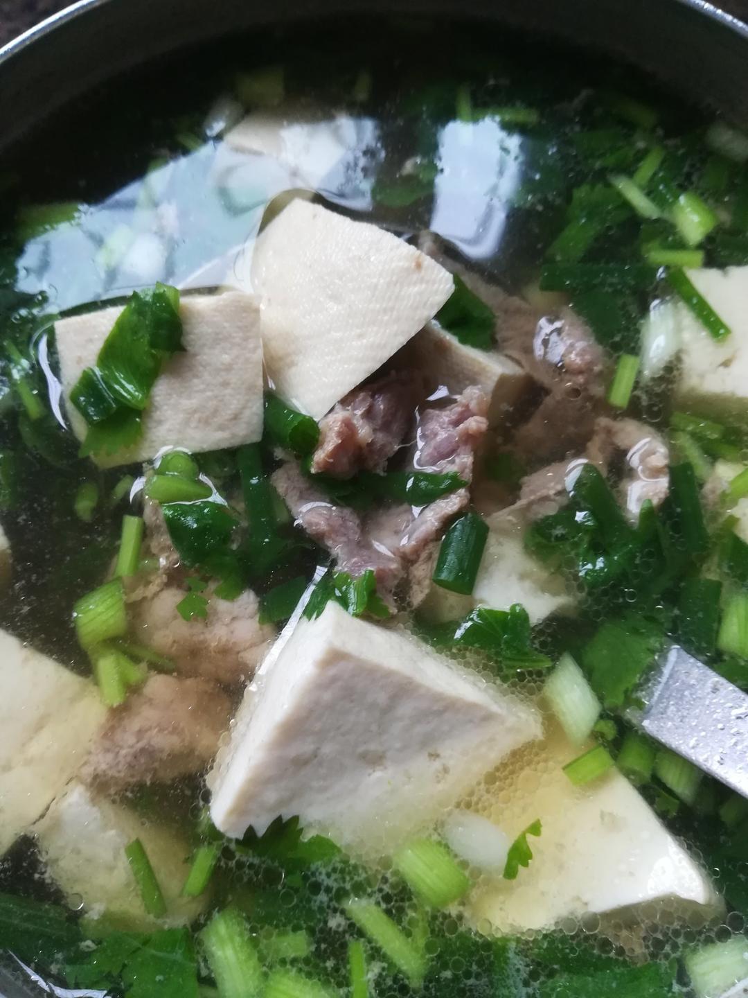 大彤小羽做的瘦肉豆腐汤
