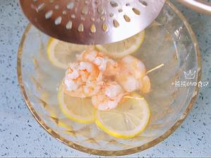 泰式酸辣柠檬虾，有些菜看着简单，却暗戳戳的很复杂的做法 步骤7