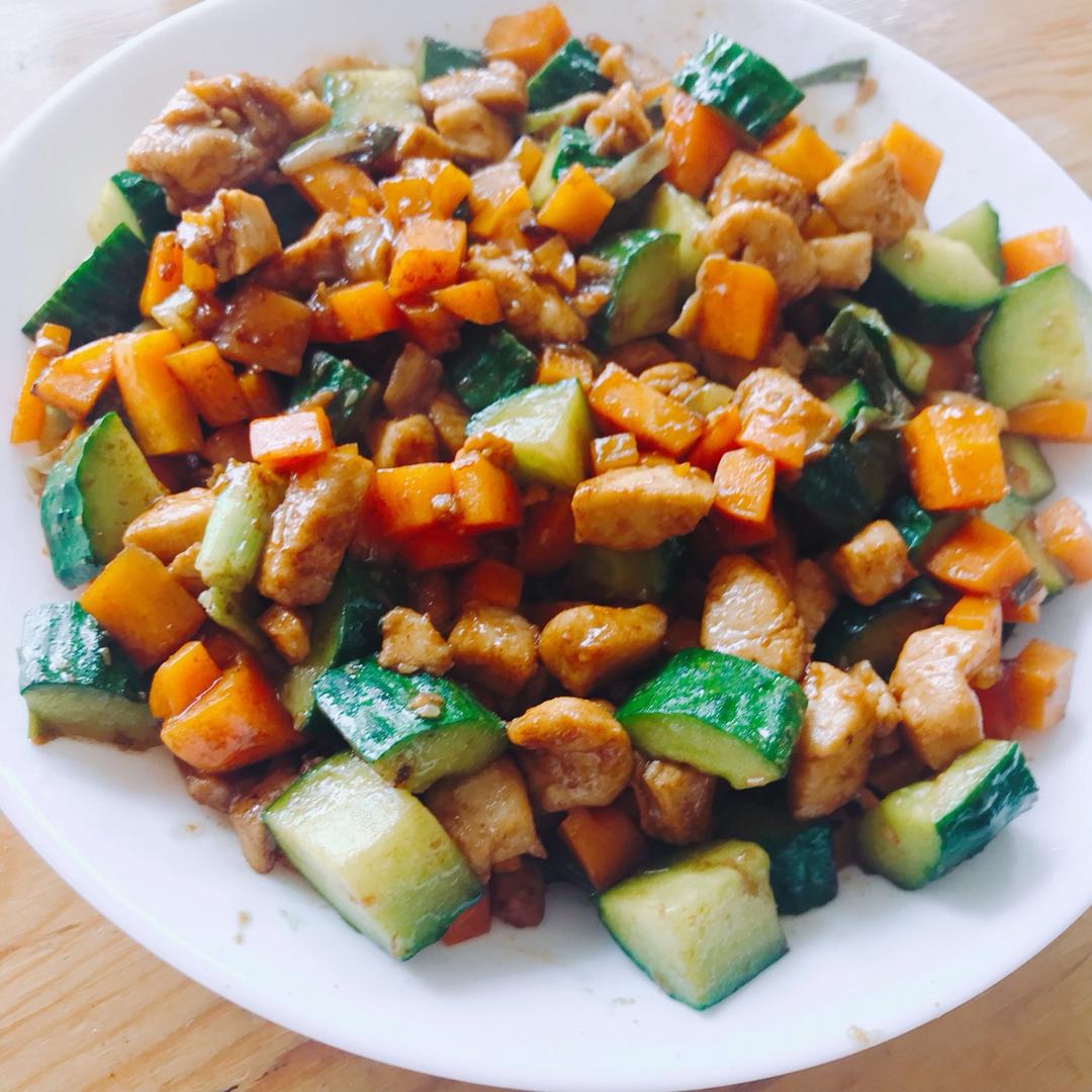 胡萝卜黄瓜鸡胸肉
