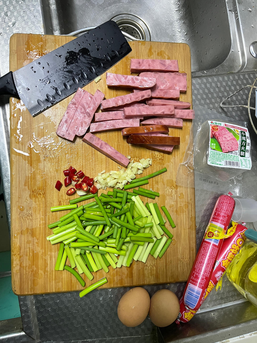 蒜苔午餐肉炒鸡蛋