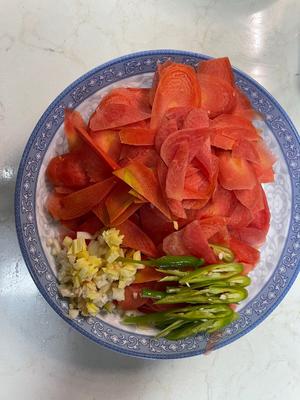 超级简单—清炒胡萝卜片的做法 步骤1