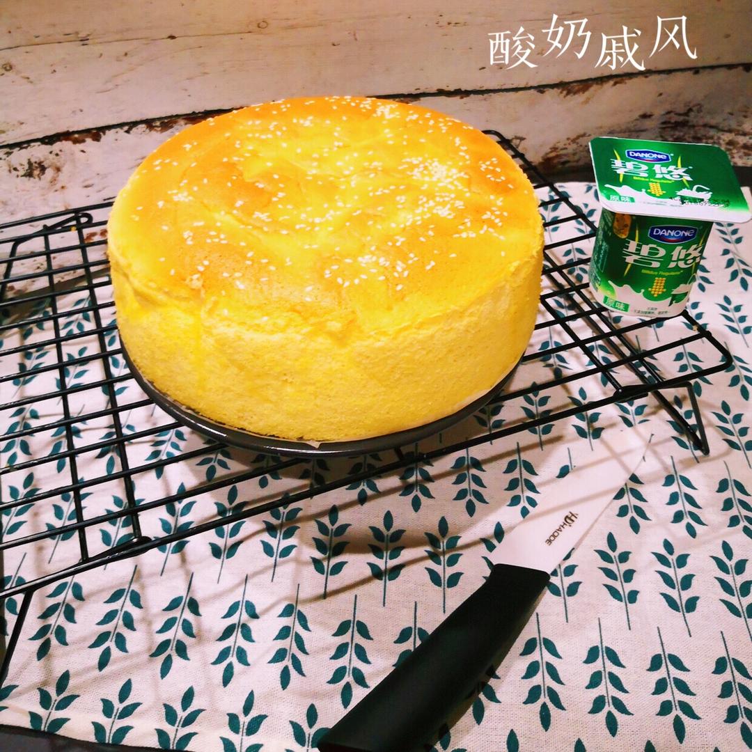 酸奶戚风-8寸（古早风味）口感绵密，搭配浓郁的鸡蛋酸奶，有一种简单的幸福感～～