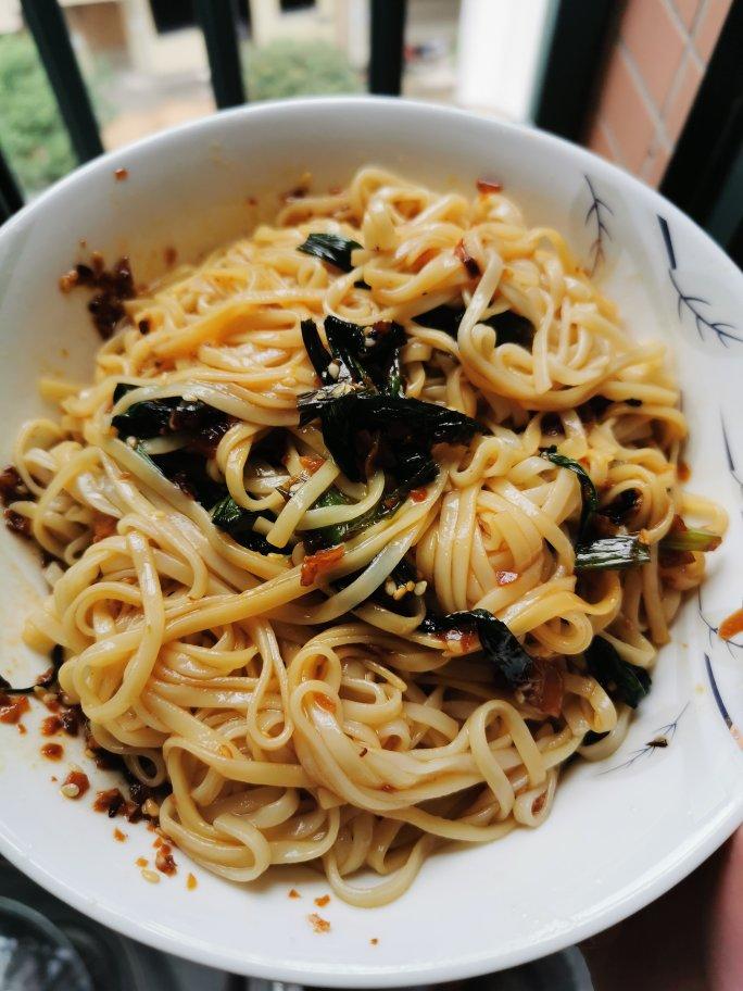 【10分钟搞定的一碗葱油拌面图片】贝妈爱生活_下厨房