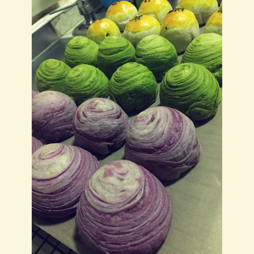 蛋黄酥~紫薯、抹茶、原味~花好月圆，中秋快乐~内附一次做六色蛋黄酥方法~
