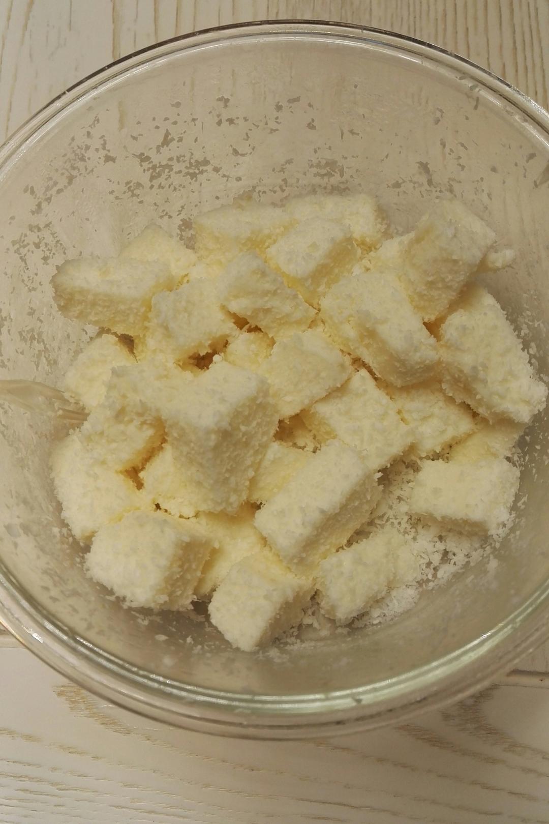 完胜85度C牛奶椰丝小方