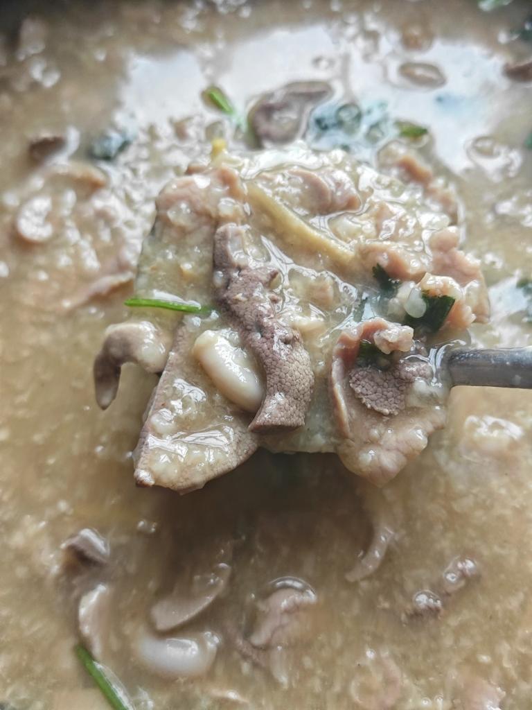 现切现滚猪杂粥，料多到溢出来，鲜到连喝三碗！！