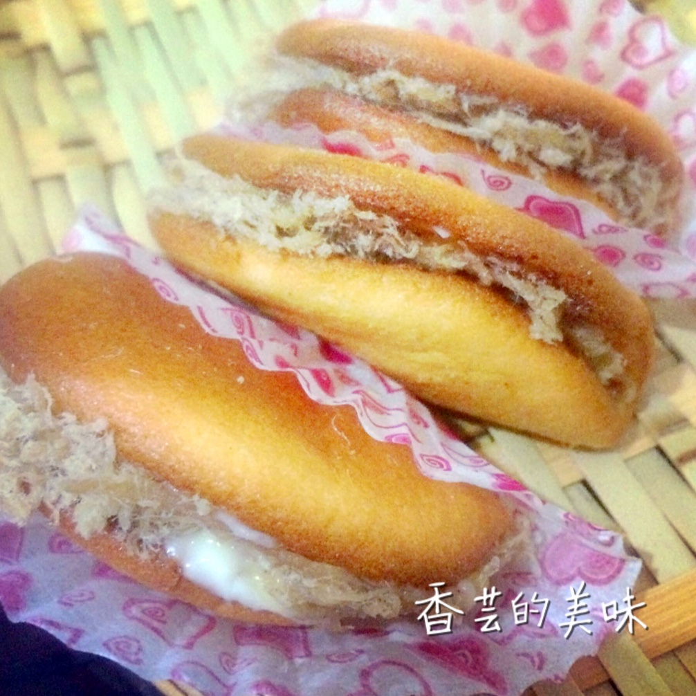 超软的~肉松夹心蛋糕