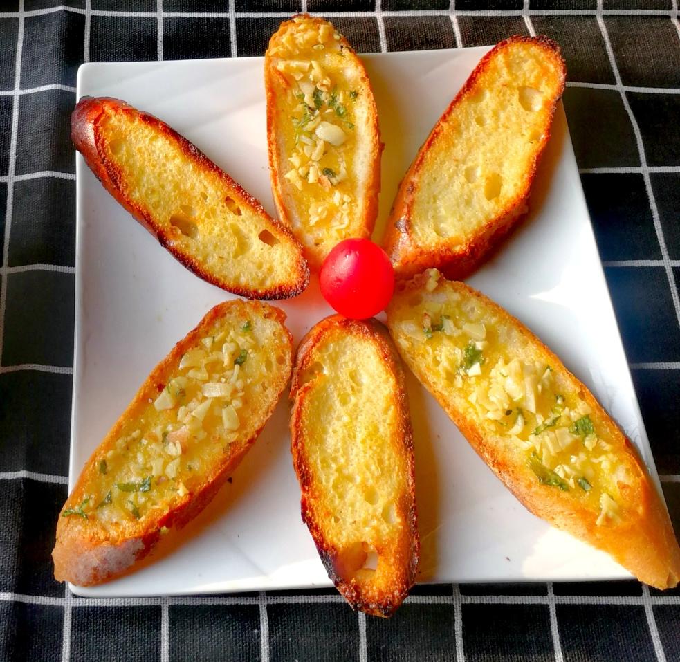 奶香与蒜香法棍片的做法