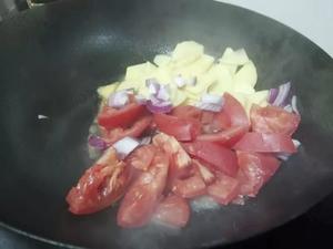 有情有味妈妈菜，西红柿土豆是天生一对的做法 步骤3