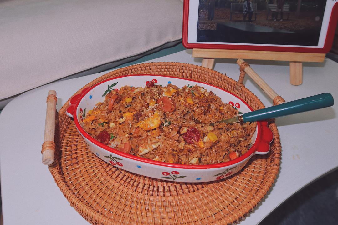 豪华版酱油炒饭｜加了龙虾｜还有火腿腊肠