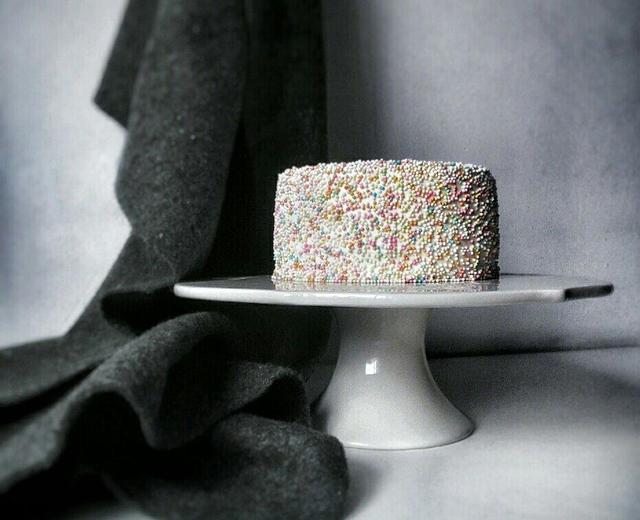 糖珠/糖针装饰奶油蛋糕的做法