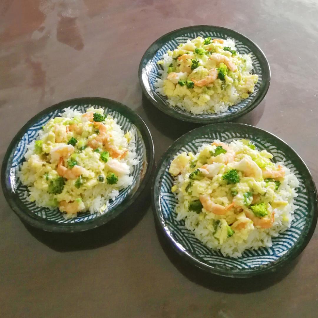 虾仁滑蛋盖饭（港式茶餐厅的味道）
