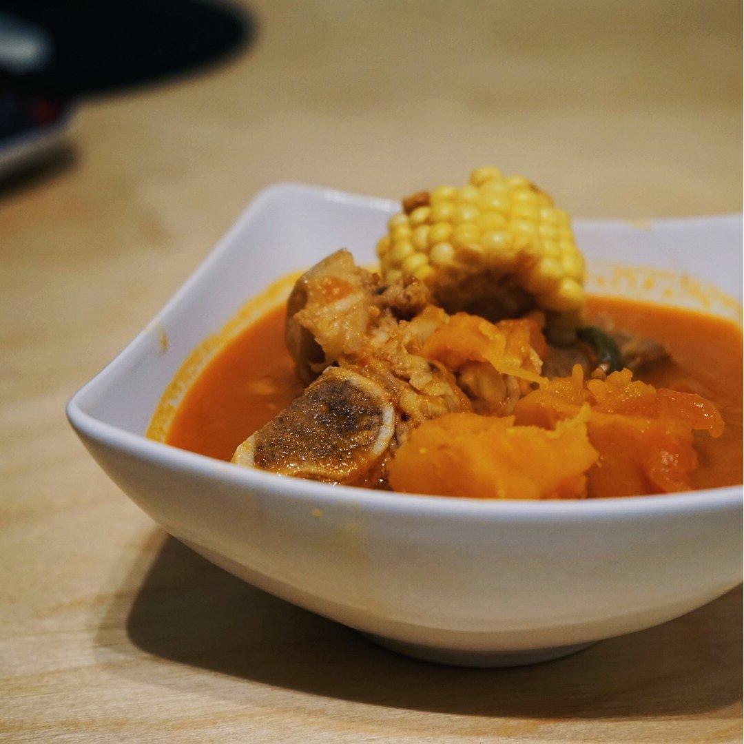 番茄土豆玉米排骨汤