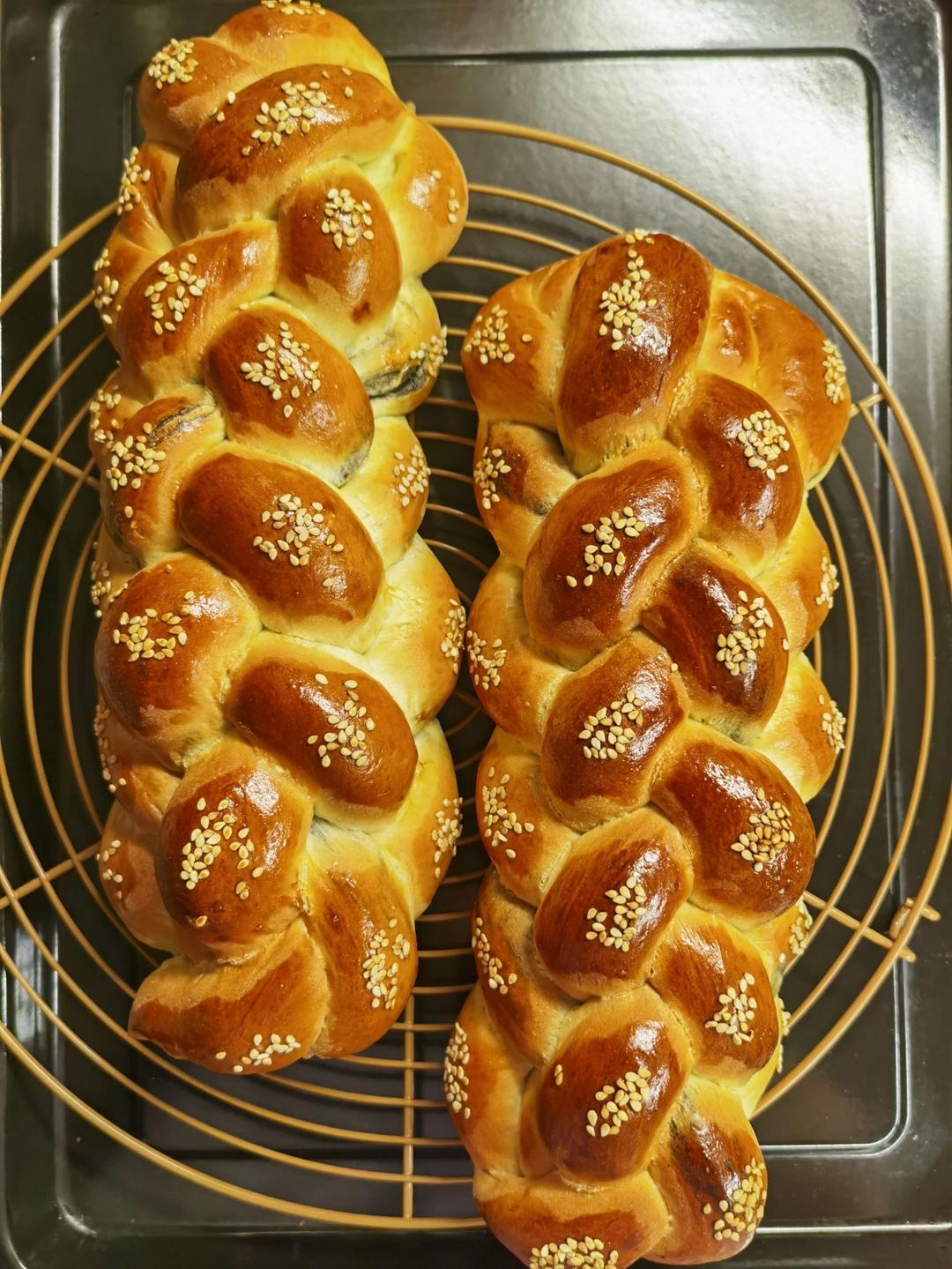 黑芝麻辫子面包