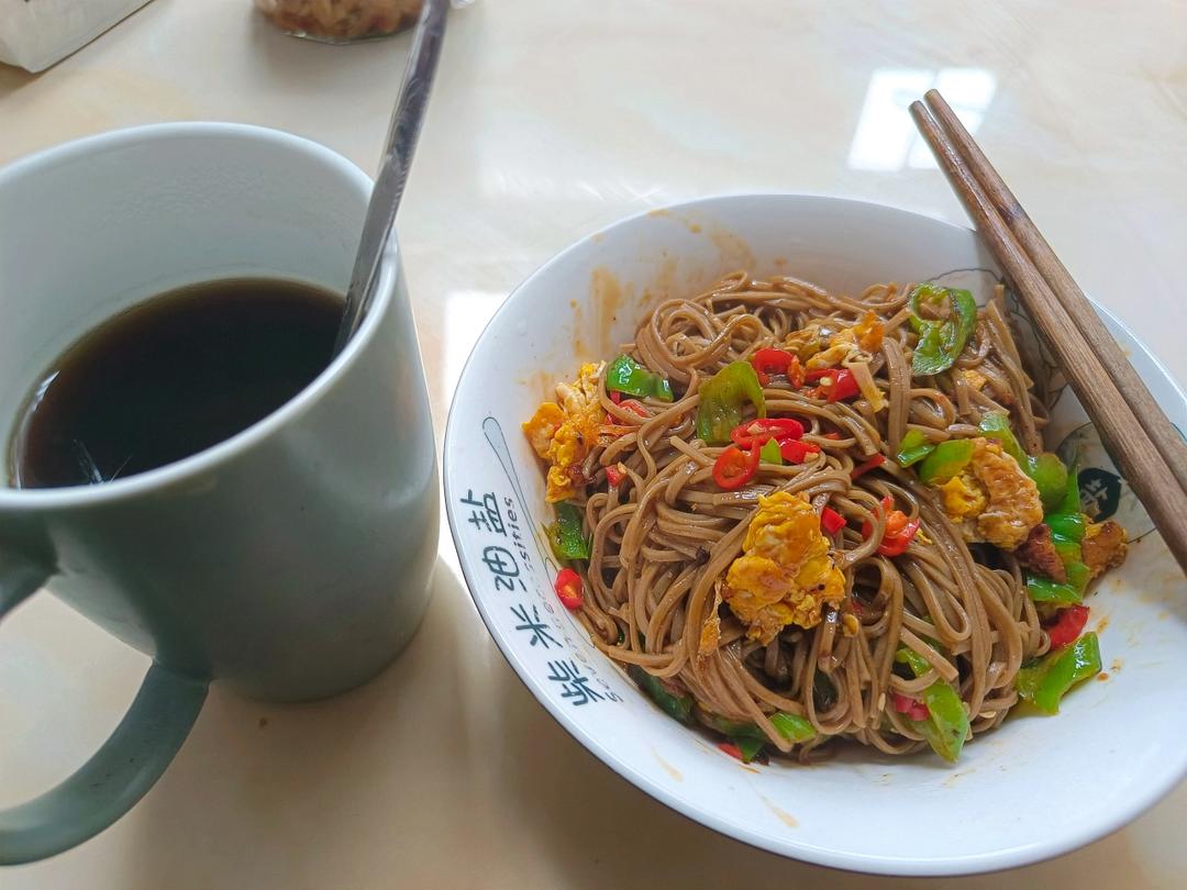 低脂美味‼️好吃不胖的青椒鸡蛋荞麦面