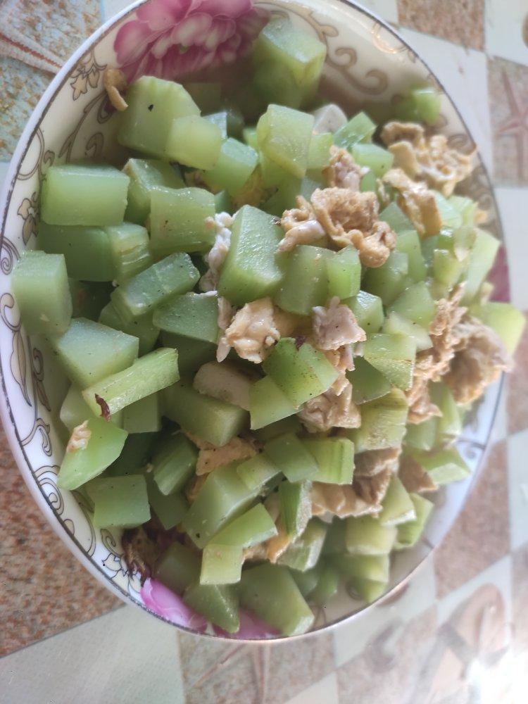 莴笋炒鸡蛋