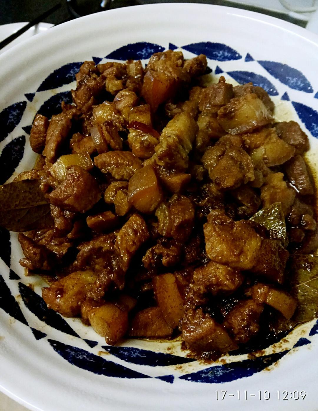 吃着碗里望着锅里的红烧肉