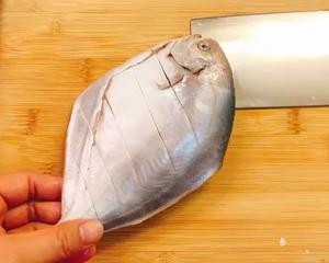 烤平鱼/鲳鱼（鲜嫩清淡）的做法 步骤2