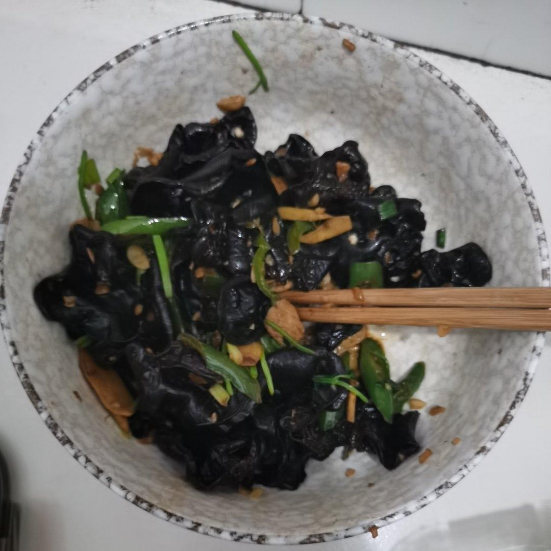 超简单家常木耳炒肉