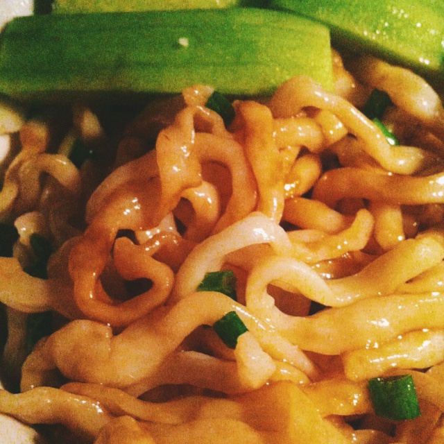 葱爆面—就是汪涵在天天向上里面做的那个啦