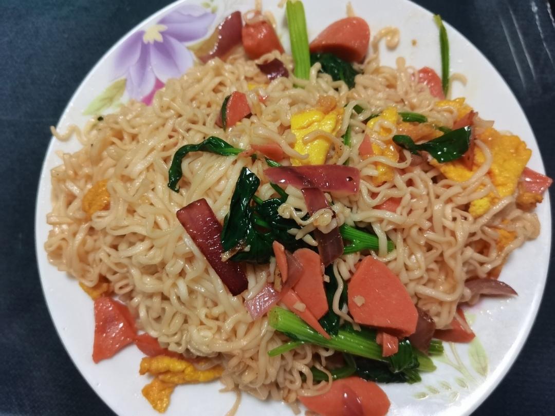 路边摊风味炒方便面