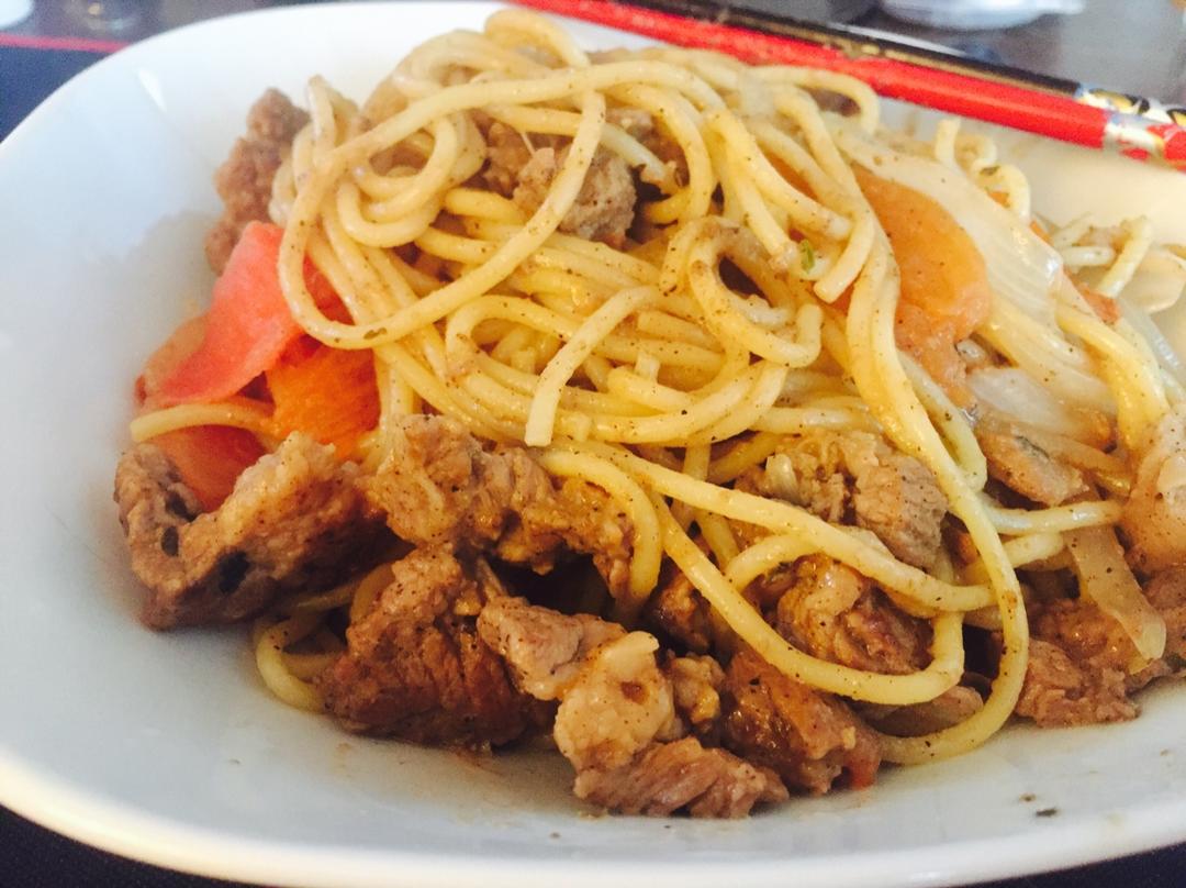 黑椒牛柳炒意面