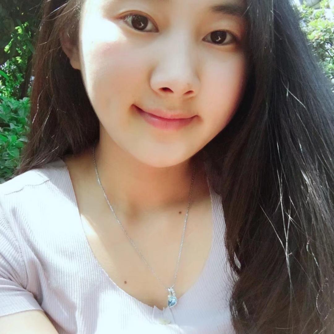 爱吃草莓的十月