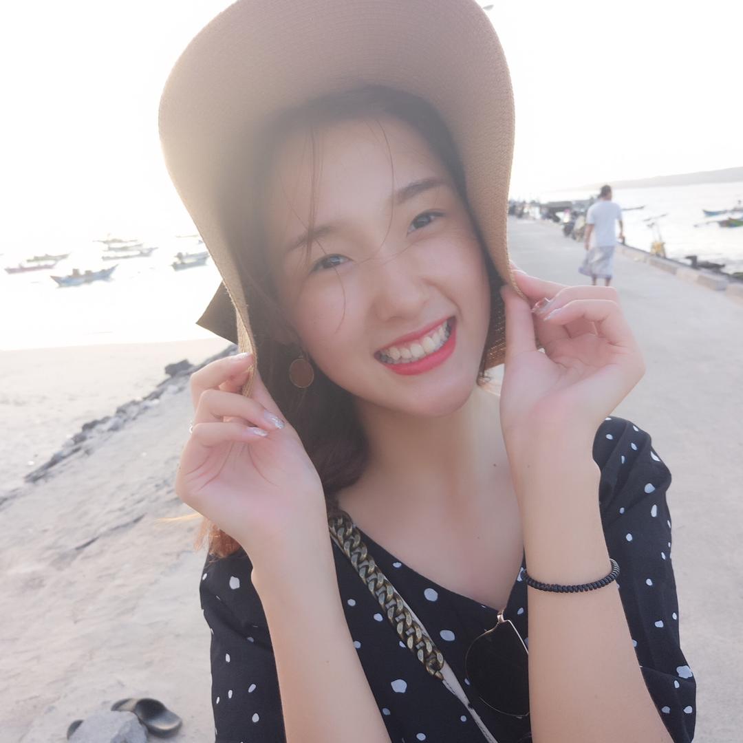 努力的长颈鹿