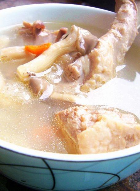 老鸭竹荪汤的做法