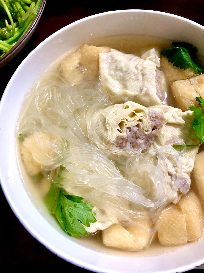 已经很胖还在吃东西的胖纸做的油豆腐粉丝汤
