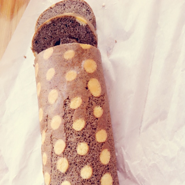 可可奶油波点蛋糕卷