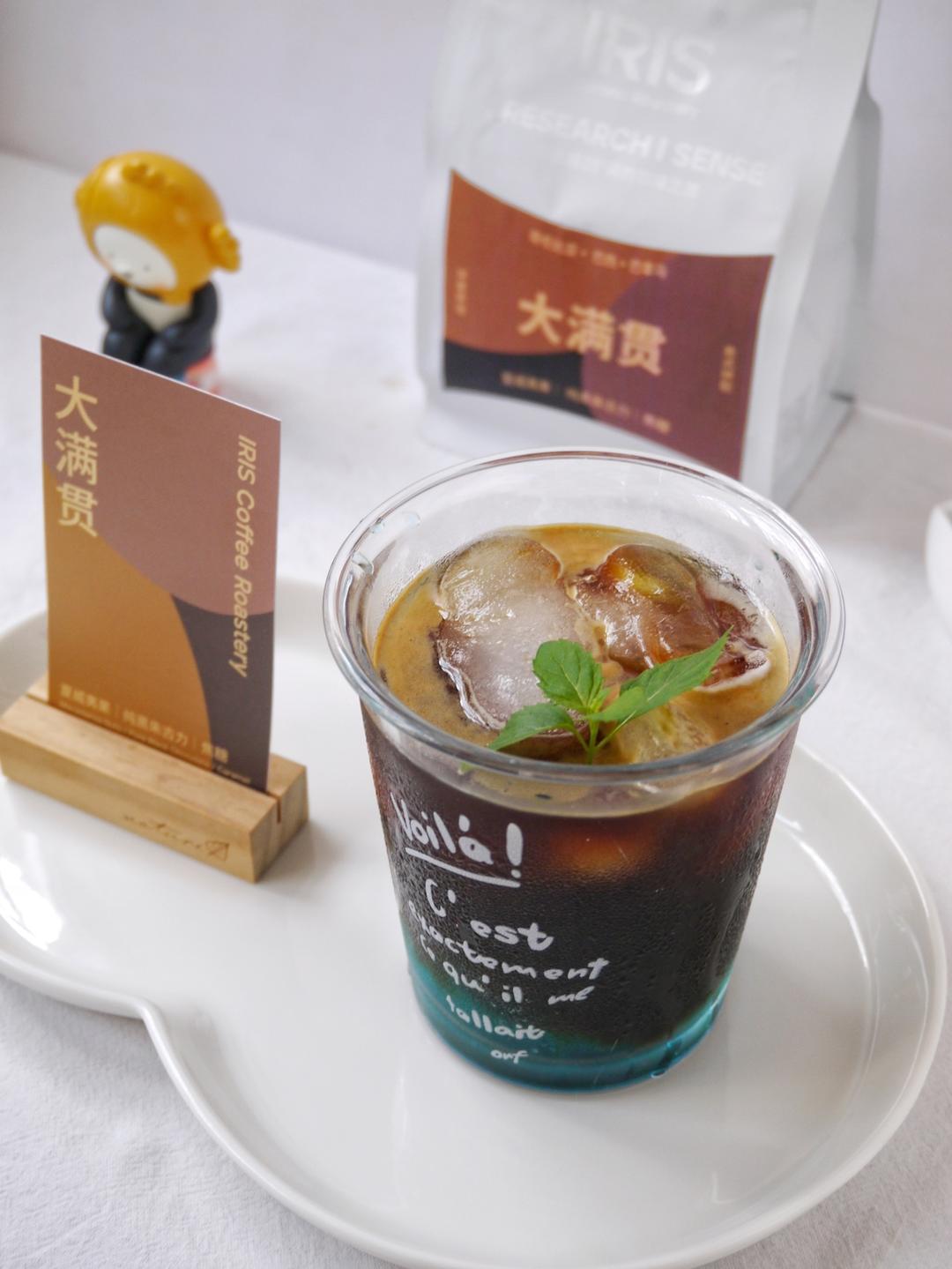 蓝椰冰美式的做法