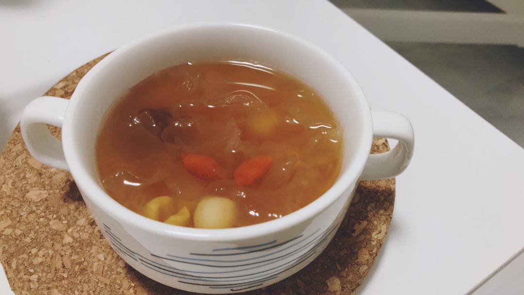 银耳莲子羹～出胶有妙招