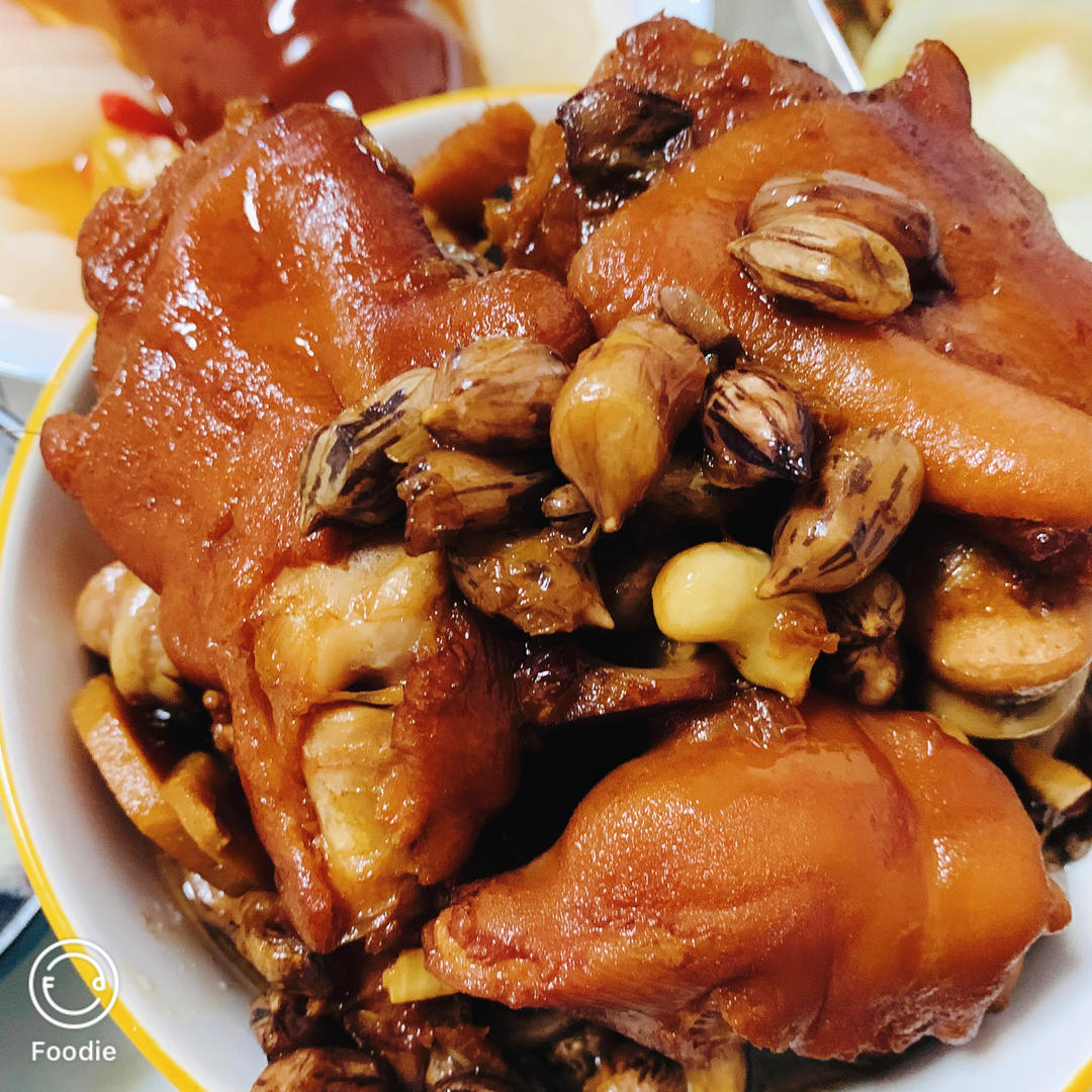 流口水的黄豆炖猪蹄