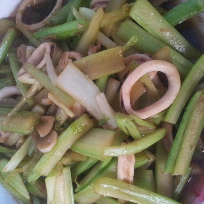 速炒芹菜鱿鱼（墨鱼）