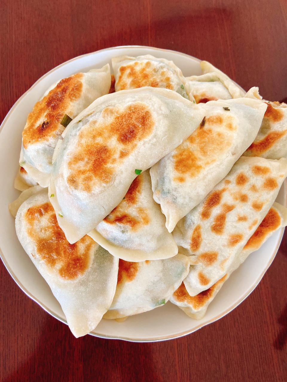 风吹过女巫做的鲜香韭菜盒子