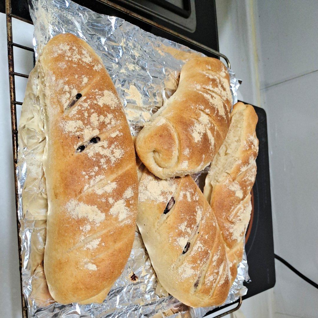 大叔本强做的黄豆粉面包