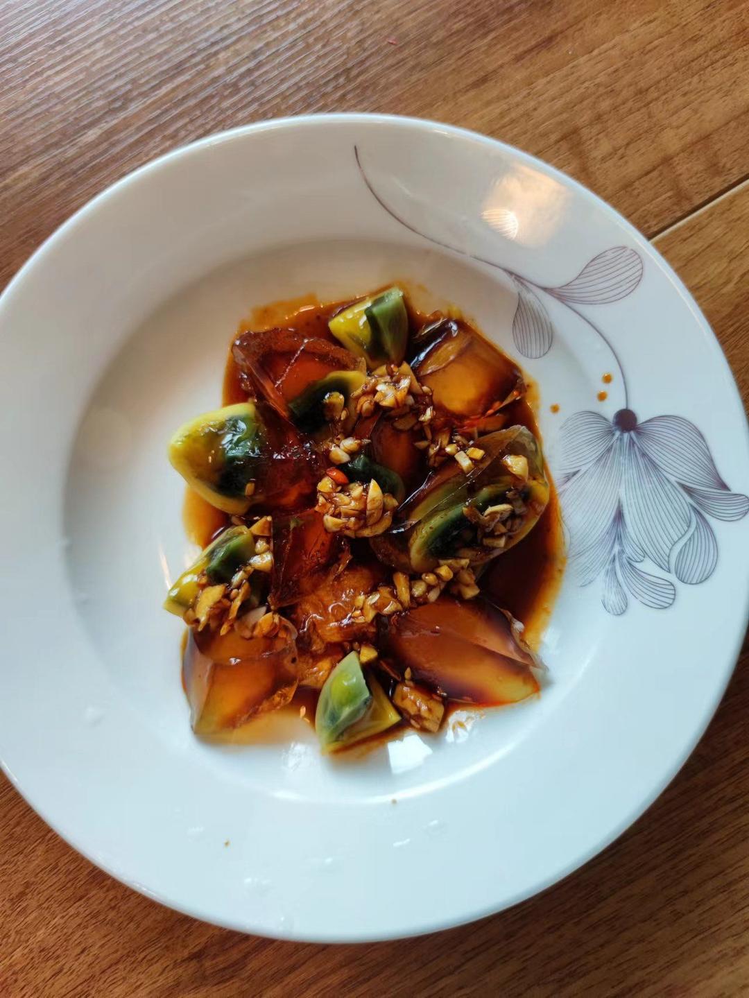 凉拌皮蛋 变蛋 松花蛋（五星大厨私传配方，5分钟搞定，朋友说是他吃过最好吃的）