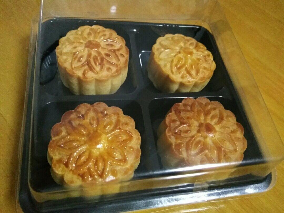 广式月饼—蛋黄莲蓉月饼