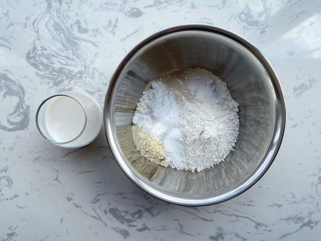 纯奶手撕吐司的做法 步骤1