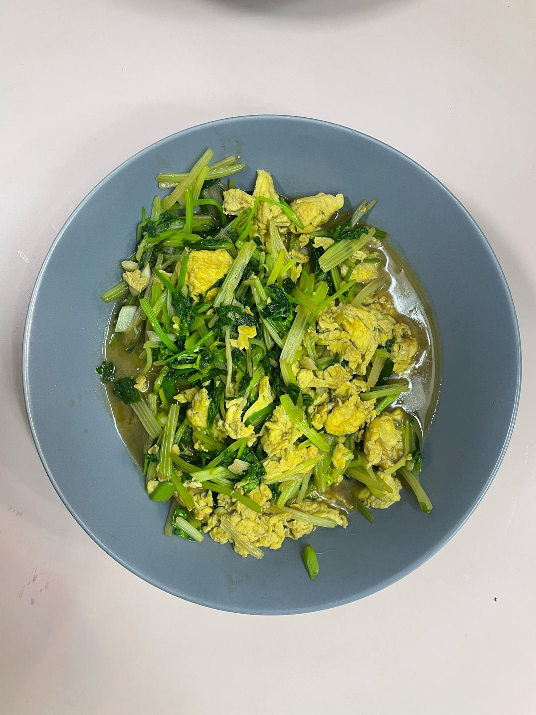 芹菜炒鸡蛋(超级简单的快手菜呀~)