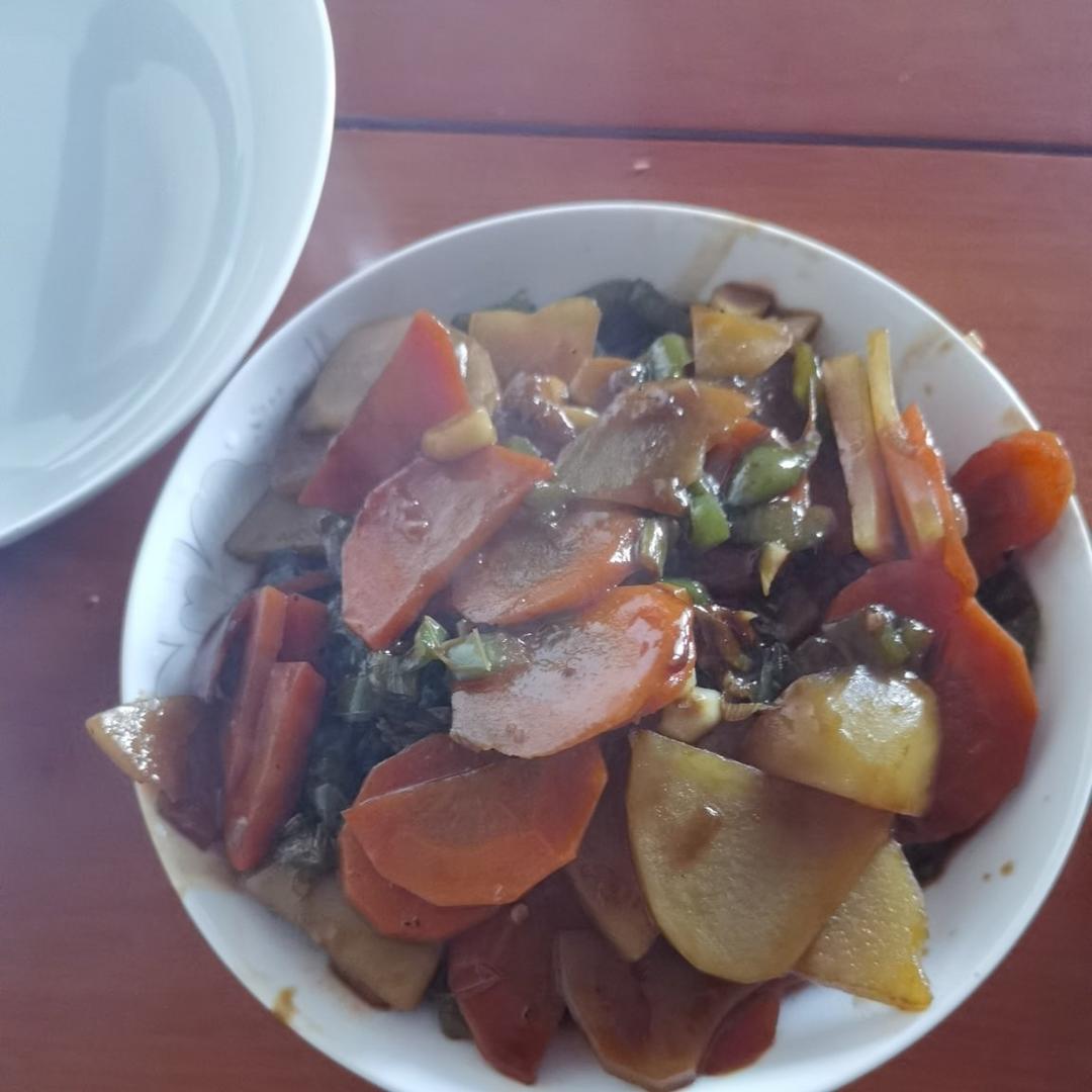 尖椒胡萝卜炒土豆，超简单的快手菜